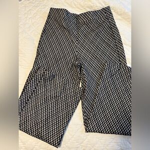 SPANX Smooth Perfectfit Ponte Wide Leg Pant
In Jacquard size L black and white